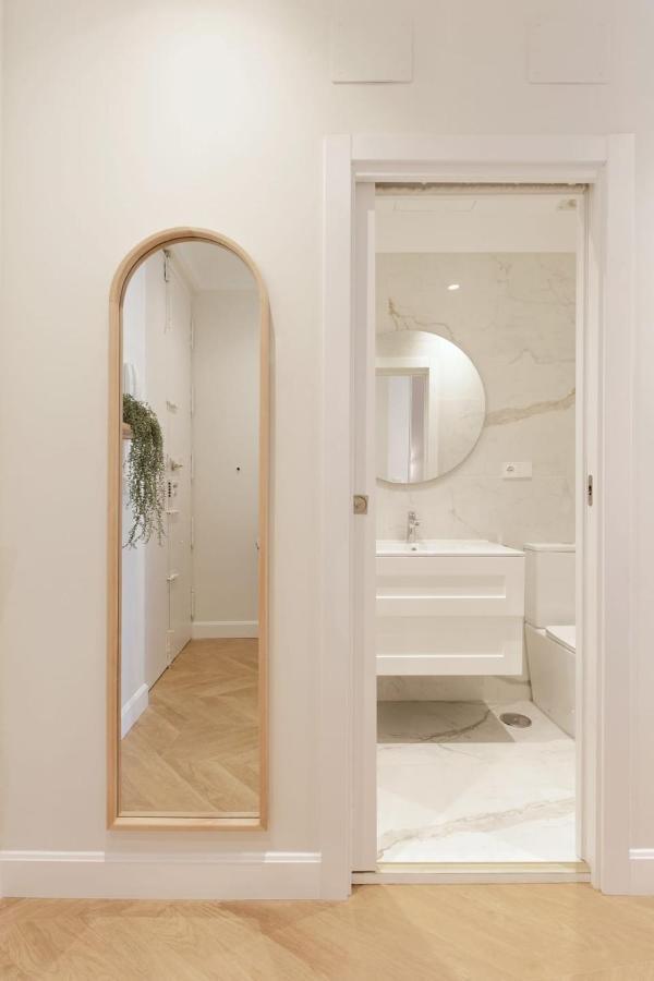 Deluxe Apartment Near Gran Via Madrid Exterior photo